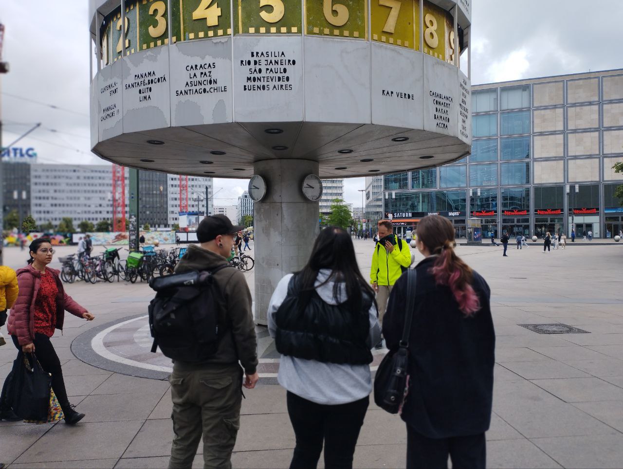 Wenn Unterricht Beine macht: Schüler auf Schnitzeljagd durch Berlin