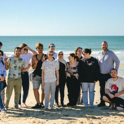 Erasmus Gruppe Am Strand Von Chiclana De La Frontera
